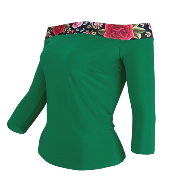 Blusa verde con escote Bardot de tela elástica ZORONGO 05
